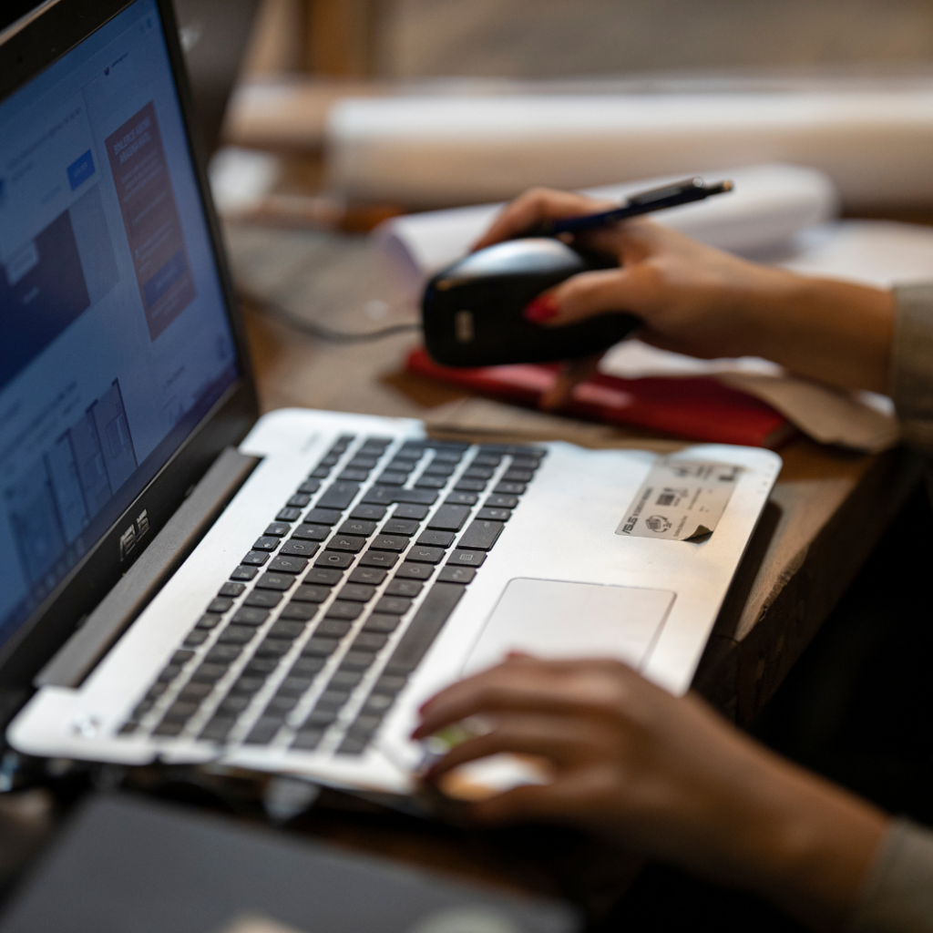 Consumer searching for Financial Advice Online