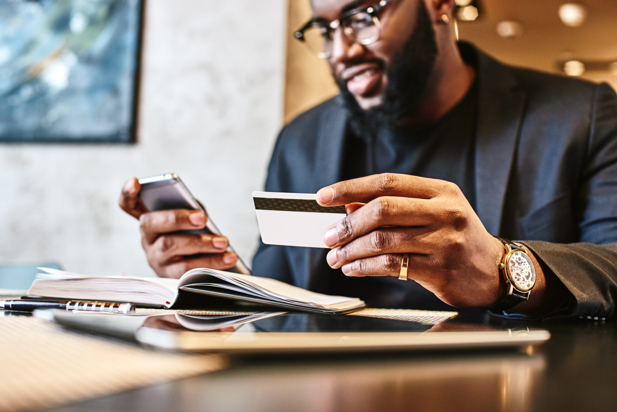 man using neobank